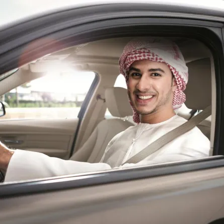 أزمة حزام الأمان في صفوف السائقين الشباب الإماراتيين