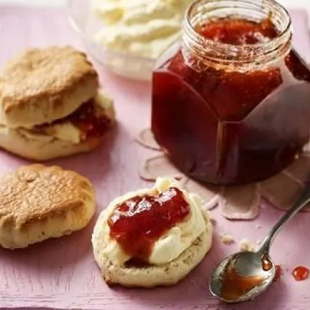 مربّى الفراولة والراوند