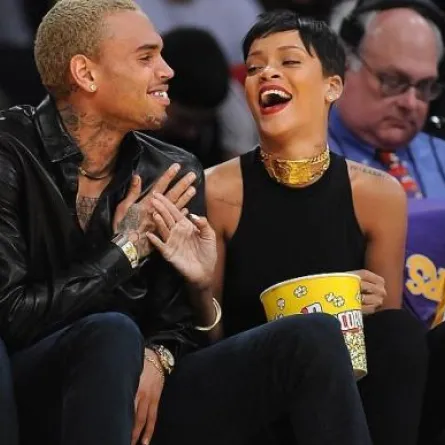 بعد ان ضربها..براون وريهانا في اول اطلالة رسمية  لهما