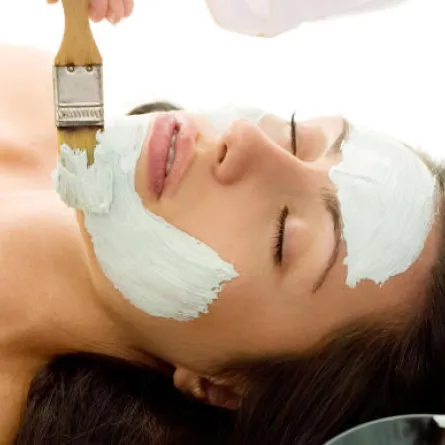 دلّكي وجهك بالفراولة لمحاربة الجفاف