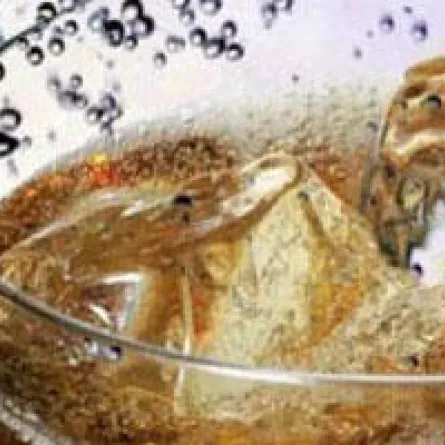 المشروبات الغازيَّة الملونة تحتوي على مواد مسرطنة!