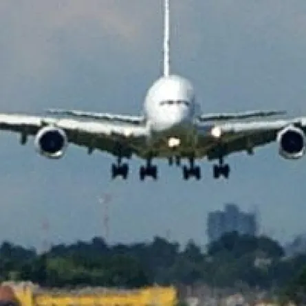 شاب أسترالي يسيطر على طائرة فقد قائدها وعيه!