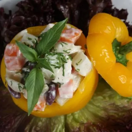 قدّمي سلطة الدجاج بالخضر لأطفالكِ