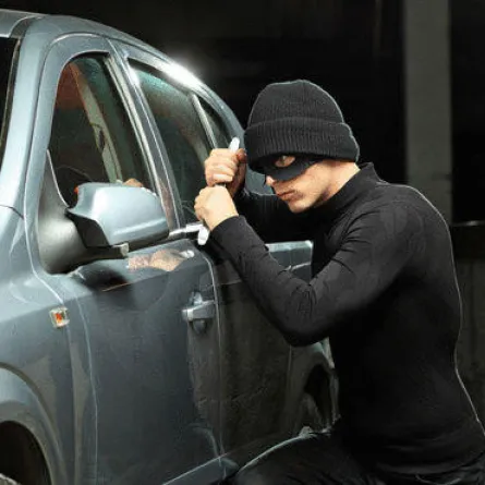 طالبتان تبتكران جهازًا للإيقاع باللصوص في 3 دقائق