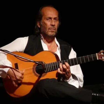 غياب احد ارباب موسيقى الفلامنكو العازف الاسباني "باكو دي لوثيا"