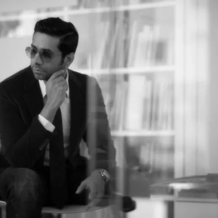 عبد المجيد عبد الله يعاني ابتعاد محبوبته عنه