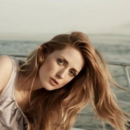 لماذا تخلّت كارولين زوجة القبطان علي عن اسمها الأصلي؟