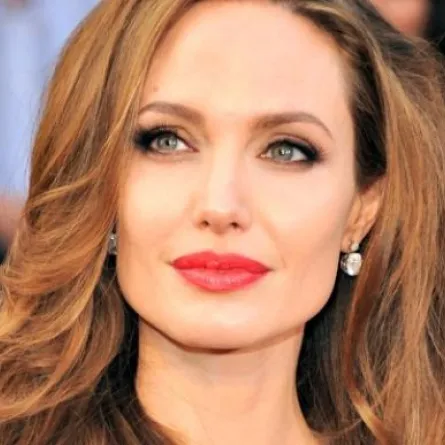 وفاة خالة Angelina Jolie بسرطان الثدي