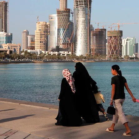 في دبي.. خادمة شاذة تستغل الأطفال!