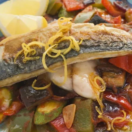 لحميتكِ:سمك مع الخضر من نانسي حبيقة