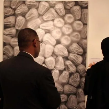 فنانة تشكيلية سعودية تفوز بجائزة عالمية