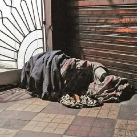 حملة  مغربية لإيواء المسنين والمشردين