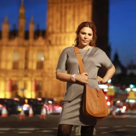 أحلام تجول العالم على طريقتها