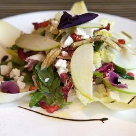 أعدّي سلطة التفاح الأخضر مع الخرشوف