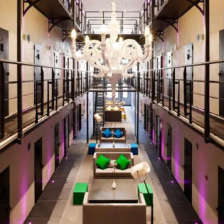 مبنى لاستقبال السجناء يتحول إلى فندق فخم