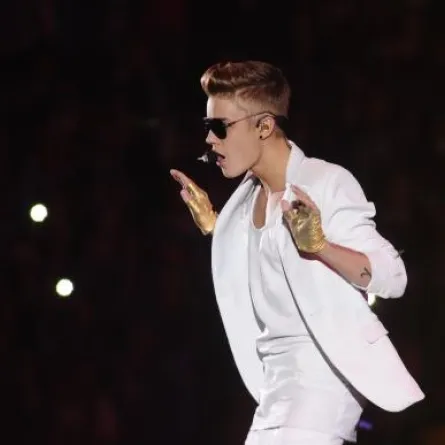 جاستن بيبر يضرب جاره