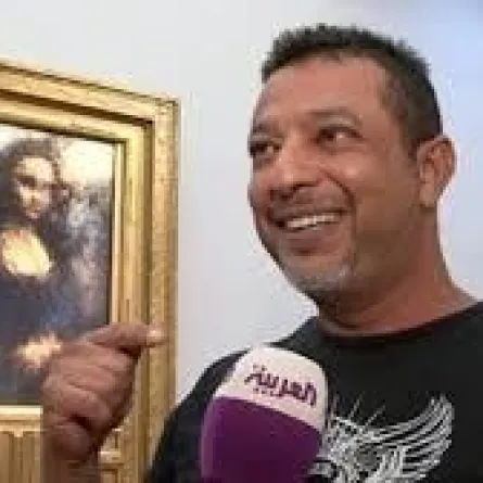 فنَّان إماراتيّ يعيد رسم "الموناليزا" بطابع عربيّ في لندن
