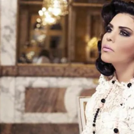 إطلالات أحلام تحت مجهر مستشارة المظهر 