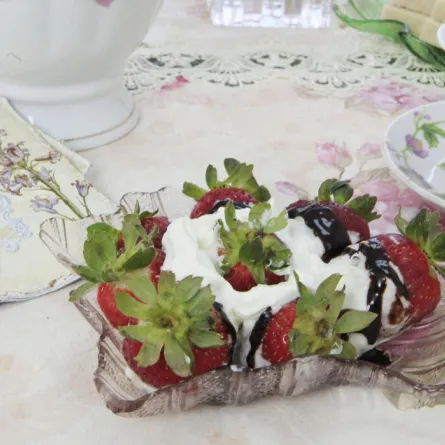 الفراولة بالشوكولاتة البيضاء