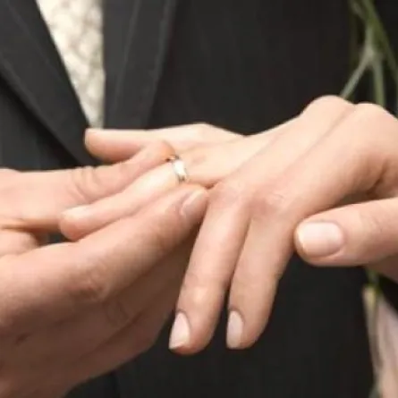 تسعيني سعودي يتزوج بناء على وصية زوجته