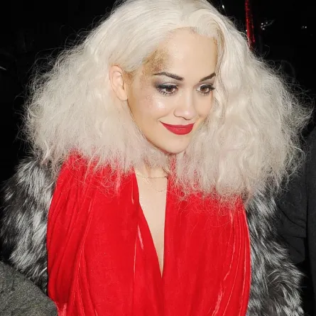 Rita Ora تحتفل بعيد ميلادها الـ23 في أجواء سبعينية