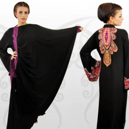 فراشات أنيقة في عباءات هيام الحوسني