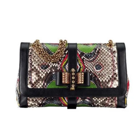 كوني محط الأنظار مع حقائب كريستيان لوبوتان