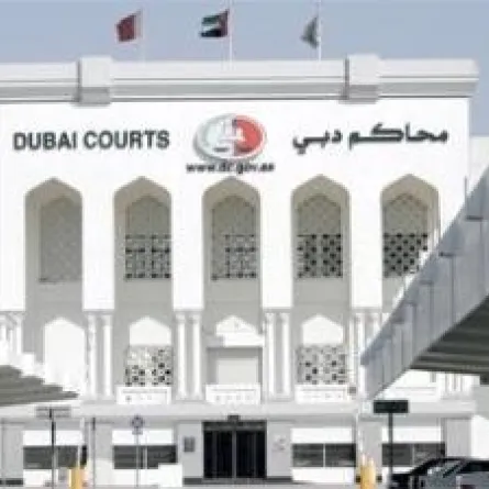 السجن لبائع خليجي شرع في قتل شاب في دبي