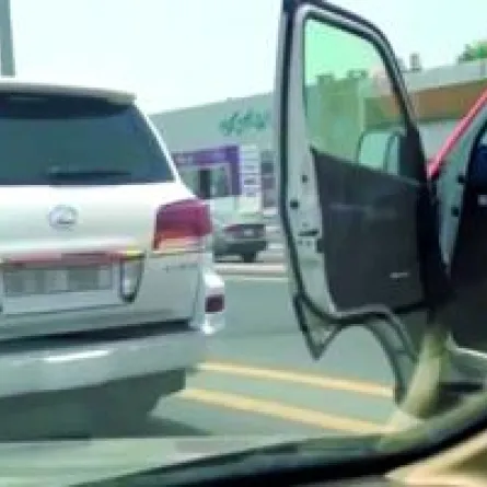 إنهاء خدمات المسؤول المعتدي على السائق الآسيوي