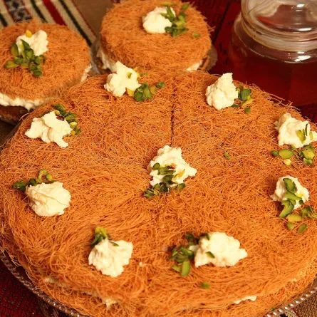 كنافة بالتمر والقشدة