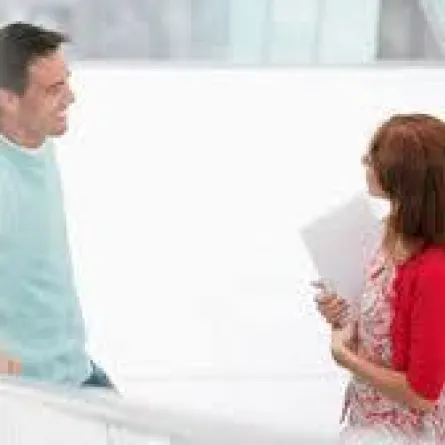 الرجل أكثر ثرثرة من المرأة