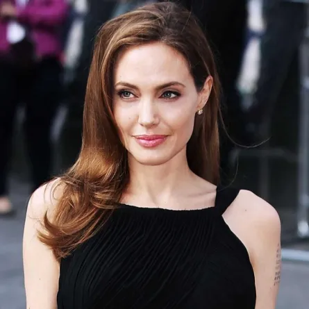 اليوغا:رياضة Angelina Jolie المفضّلة