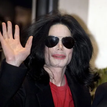 قاتل Michael Jackson خارج السجن