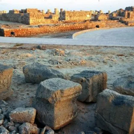 موقع أثري يعود الى ألفي عام  بسلطنة  عمان