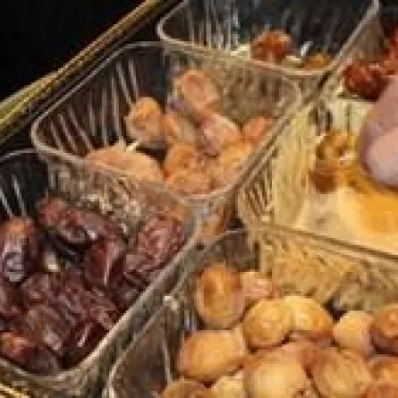 بقايا التمور بديلاً للذرة غذاء الدواجن!