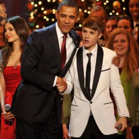 هل يقرر Obama ترحيل Bieber الى كندا؟