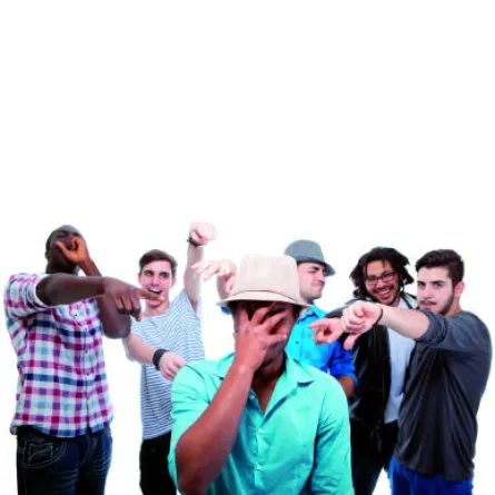 في دبي.. تحرش جماعي مصور بالفيديو!