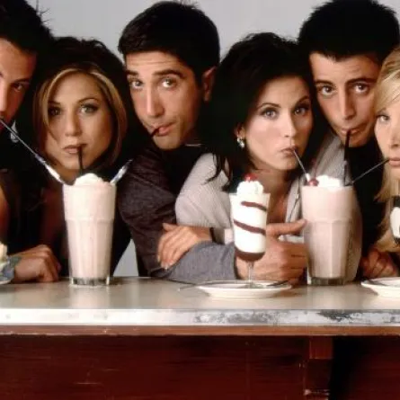هل يعود أبطال مسلسل " friends " بعمر الـ 80؟ 