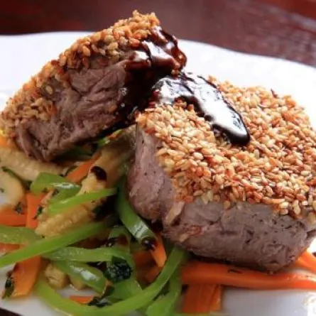 فيليه اللحم مع صلصة الصويا