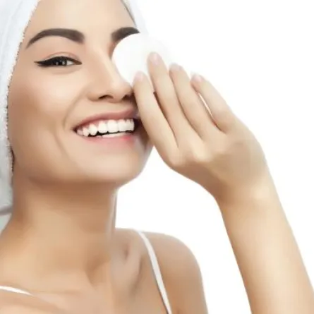 3 أفكار خاطئة عن جلسات تنظيف البشرة