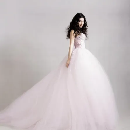 أجمل فساتين زفاف عروس العيد