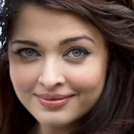 نجمات بوليوود: منافسة وخلافات وغيرة بالعلن