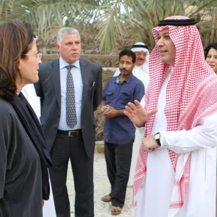 "جسر المحبة" يجمع الحمود وهيئة شؤون الإعلام البحرينية