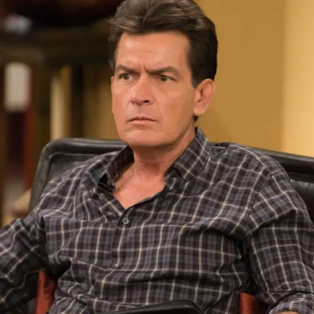 Charlie Sheen يحقق أمنية مريض بالسرطان يحتضر
