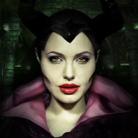 Angelina Jolie مع Mac بشخصيَّة كرتونيَّة