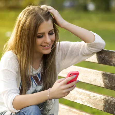 هل توافقين على المقالب في مواقع التواصل الاجتماعي؟