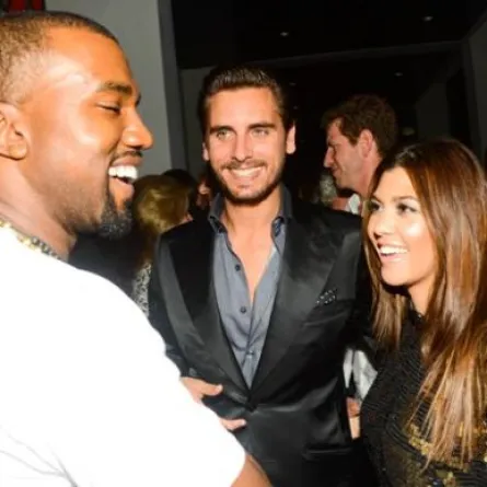 كورتني كاردشيان تطلب من كانيي تصميم ثوب زفافها