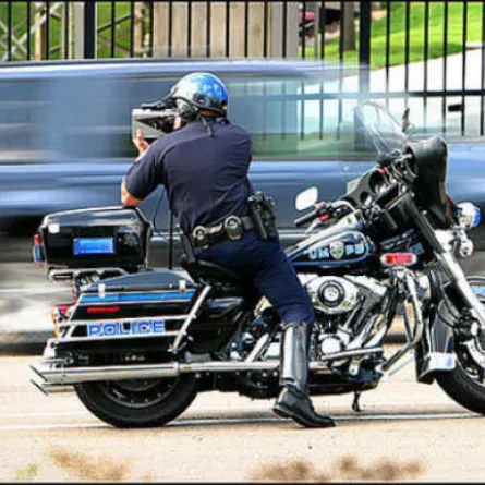 4 مخالفات سرعة في يوم واحد لجدّة أمريكيّة