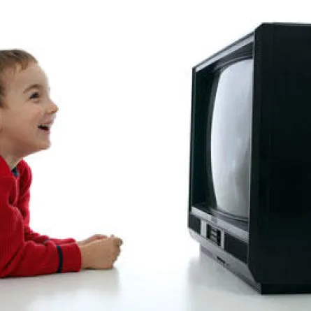 التلفاز لا يؤثر سلباً في نمو الأطفال النفسي والاجتماعي