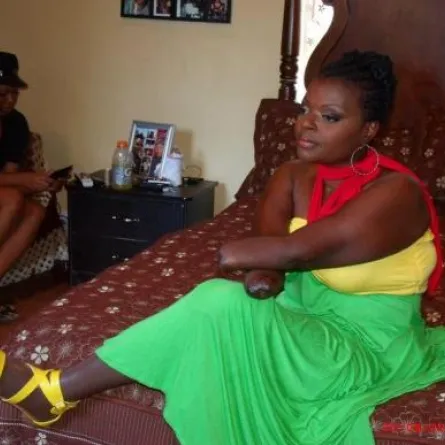 أرادت خلفيّة كـJennifer lopez فانتهت بلا أطراف